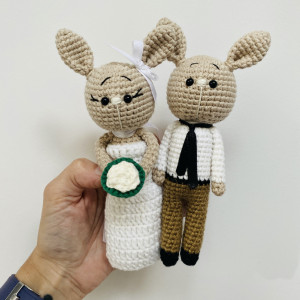 Młoda para króliczki ręcznie robione prezent ślubny