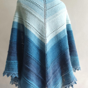 Chusta ręcznie robiona na drutach.