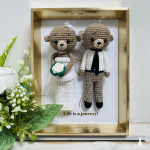 Młoda para misie w złotej ramce ręcznie robione prezent ślubny obraz