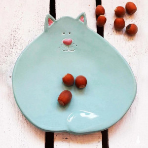 Miętowy talerzyk deserowy kot - Rękodzieło na prezent - Lamabo Ceramics