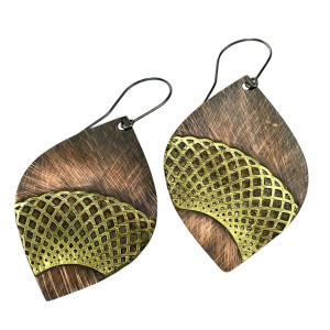 Miedziane kolczyki z ażurowym motywem c1301