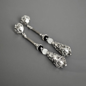 Kolczyki Scarlett, onyks, kamień księżycowy, srebro 925, kolekcja Przeminęło z Wiatrem