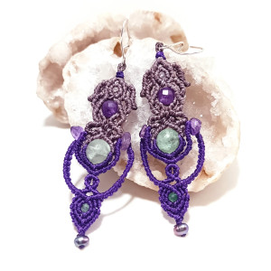 Kolczyki Wezyra fluoryt ametyst perły szmaragd w makramie bigle srebrne 925 Delfina Dolls