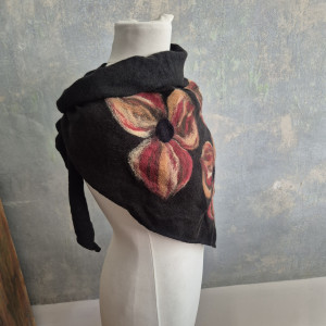 Czarna chusta handmade wełniana