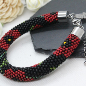 Czerwone maki bransoletka z drobniutkich koralików - ukośnik