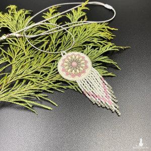 Mini wisiorek kremowy #1009