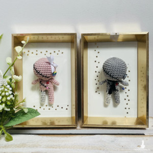 Komplet szydełkowych laleczek voodoo w złotych ramkach prezent ślubny