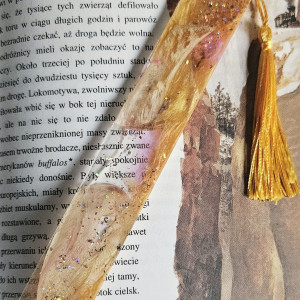 Zakładka z żywicy epoksydowej z płatkami tulipana złoto i róż D19