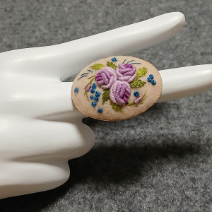 Ręcznie haftowany pierścień  DELFINA