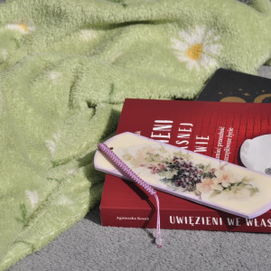 Zakładka do książki - zdobiona metodą decoupage