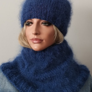 Moherowy komplet czapka  i komin w kolorze niebieskim