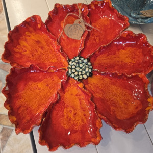 Ceramiczny talerz, patera w kształcie kwiata maku