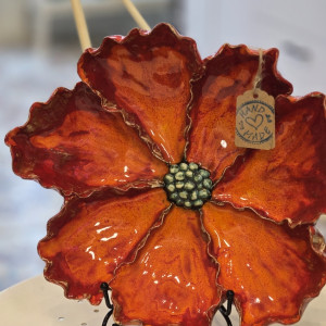 Ceramiczny talerz, patera w kształcie kwiata maku