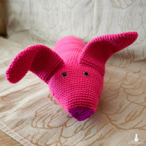 4. Różowa maskotka handmade – przytulny przyjaciel szydełkowy - robak, robaczek