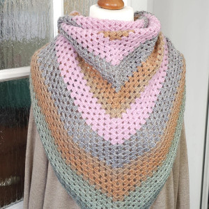 201.  Chusta na Szydełku z Cienkiego Moheru – Pastelowe Geometrie