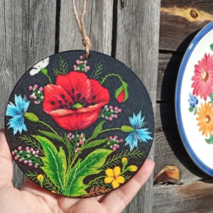 Dekoracja wisząca z makami i chabrami, prezent w stylu folk country dla miłośników natury, dzikie kwiaty, łąka, imitacja ludowego haftu