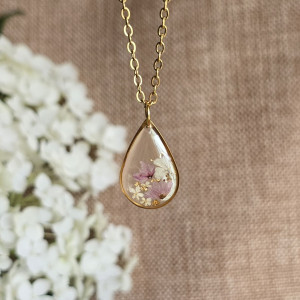 Złota zawieszka złoty wisiorek kwiat naszyjnik żywica z żywicy kwiaty łezka łza kropelka różowa