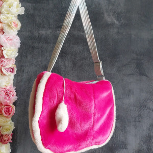 Pluszowa torebka na ramię w różowym kolorze