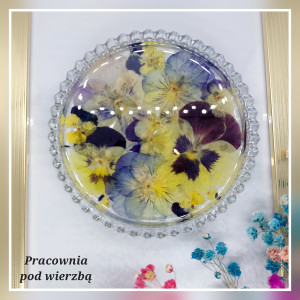Talerzyk na biżuterię taca z prawdziwymi kwiatami bratki 2