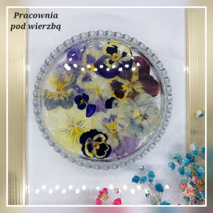 Talerzyk na biżuterię taca z prawdziwymi kwiatami bratki 4