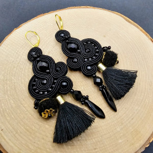 Czarne kolczyki sutasz z chwostami