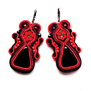 Black Triangle  kolczyki sutaszowe