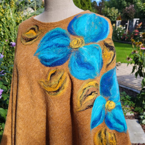 poncho z dzianiny wełnianej miodowe