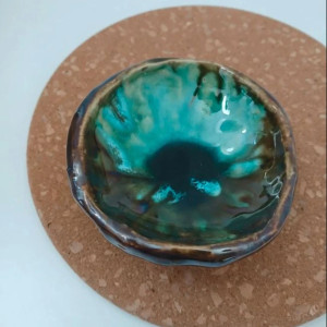 mała miseczka na nóżce, ręcznie lepiona podstawka ceramiczna