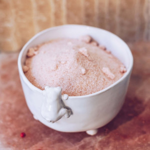 Biała miseczka ceramiczna śniadaniowa z misiem - Rękodzieło na prezent - Lamabo Ceramics