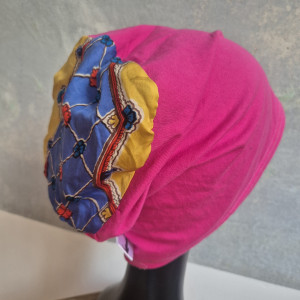 Czapka rózowa góra kolorowa