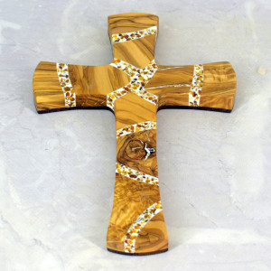 Krzyż 21,5 cm drewno oliwne i biała żywica, bursztyn