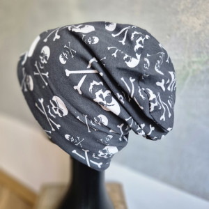 Czapka szara dzianinowa w czaszki