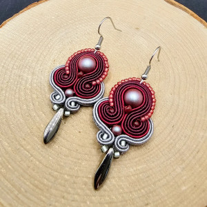 Bordowo-szare wiszące kolczyki sutasz