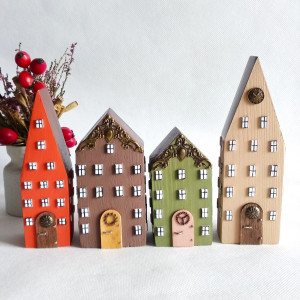 Jesienne miasteczko  - drewniane domki dekoracyjne.