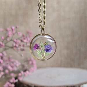 złota zawieszka złoty wisiorek naszyjnik żywica z żywicy kwiaty z kwiatami retro naturalna dziewczęca kobieca fioletowa gipsówka