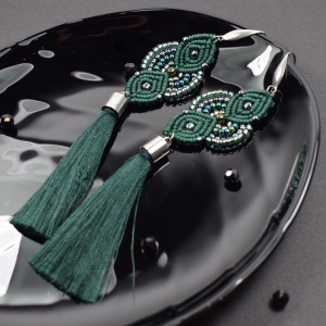 Bardzo długie kolczyki z chwostami - butelkowa zieleń i srebro