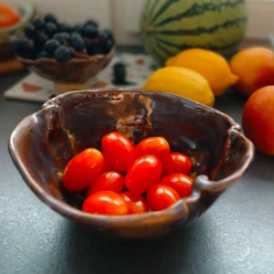 rustykalna miska kwiat ręcznie lepiona ceramika użytkowa