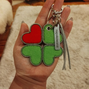 Brelok koniczynka zieleń+czerwień
