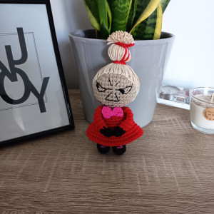 Mała Mi w wersji blond szydełkowy brelok zawieszka ozdoba