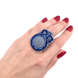 Pierścionek sutasz niebieski dżinsowy „Zina” regulowany