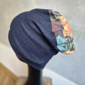 Czapka w kolorze jeansu z kwiatami L1