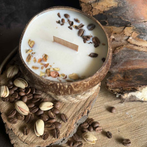 Świeca w łupinie kokosa sojowa duża zapach kawowy kawa pistacja