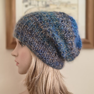RĘCZNIE NA DRUTACH - Ciepła, puchata czapka z merino, jedwabiem i moherem
