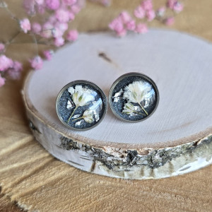 Srebrne kolczyki z kwiatami wkręty sztyfty z żywicy żywica epoksydowa z suszonymi prawdziwymi kwiatami gipsówki