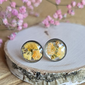 Srebrne kolczyki z kwiatami wkręty sztyfty z żywicy żywica epoksydowa z suszonymi prawdziwymi kwiatami żółte