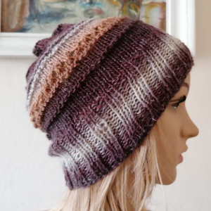 RĘCZNIE NA DRUTACH Lody karmelowe - cienka, przyjemna czapka z wełenką