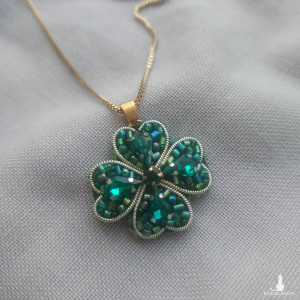 Wyjątkowy wisior czterolistna KONICZYNA