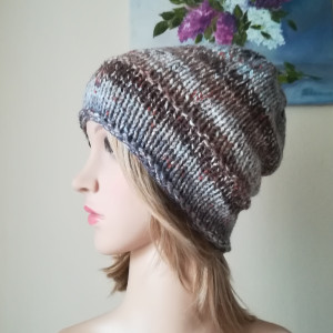 RĘCZNIE NA DRUTACH Karmel z pieprzem czapka