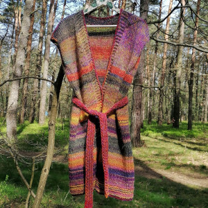 RĘCZNIE NA DRUTACH - Cudna, długa, ciepła, kamizela w stylu boho.