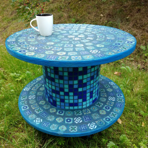mozaikowy stolik do ogrodu